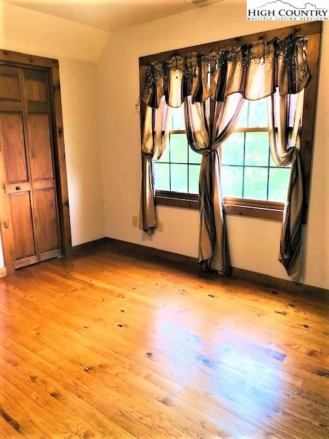 Image number 11 for the current listing