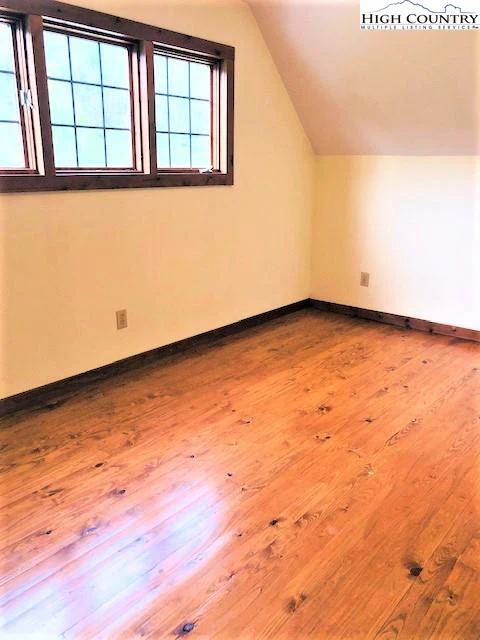 Image number 10 for the current listing