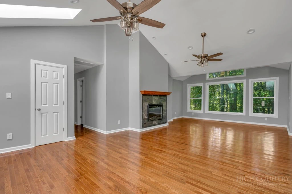 Image number 5 for the current listing