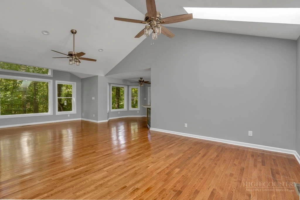 Image number 6 for the current listing