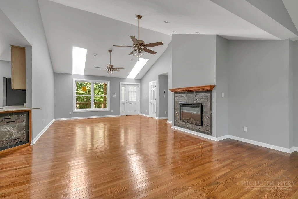 Image number 7 for the current listing