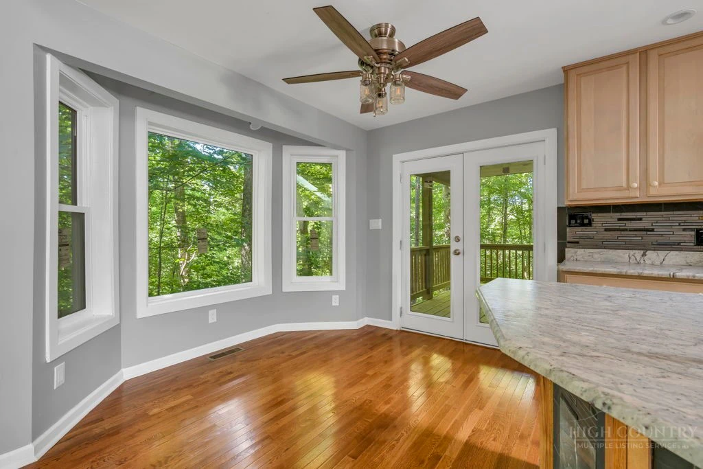 Image number 11 for the current listing