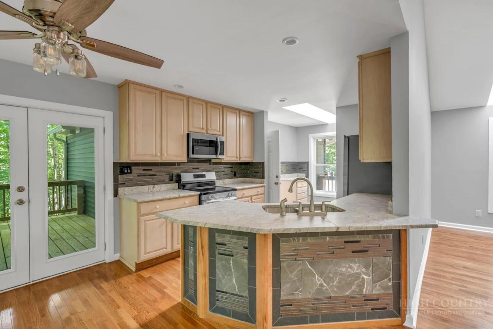 Image number 12 for the current listing
