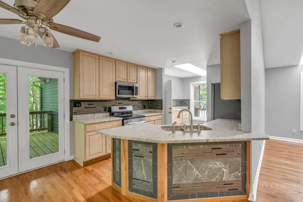Image number 12 for the current listing