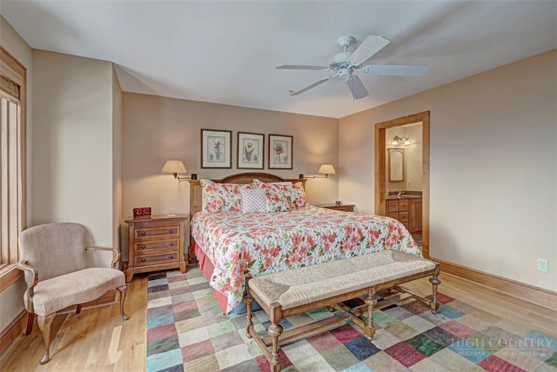 Image number 21 for the current listing