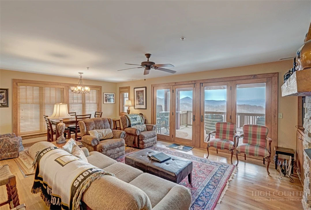 Image number 1 for the current listing