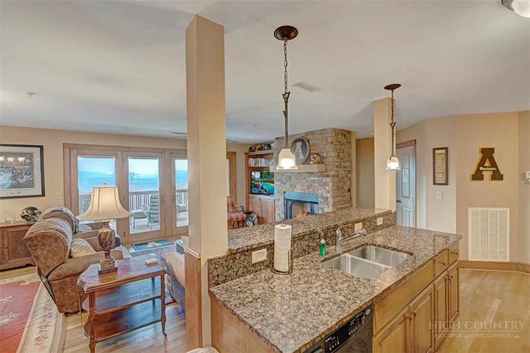 Image number 3 for the current listing