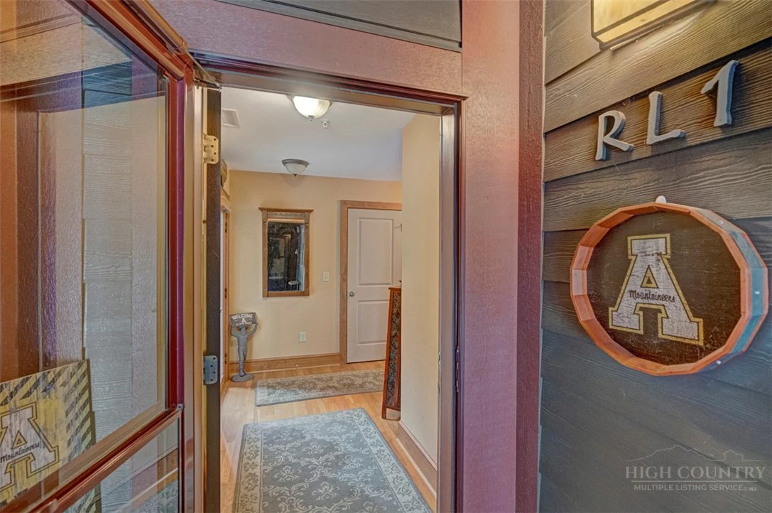 Image number 2 for the current listing