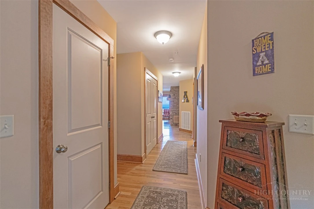 Image number 4 for the current listing
