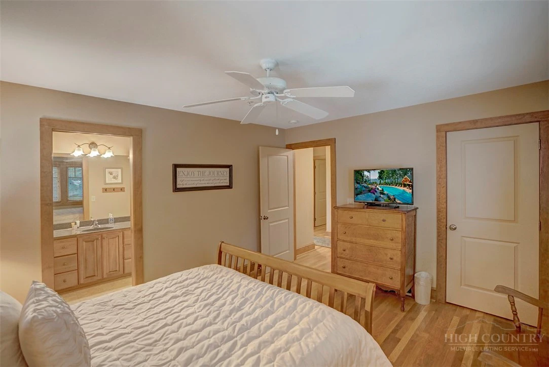 Image number 7 for the current listing