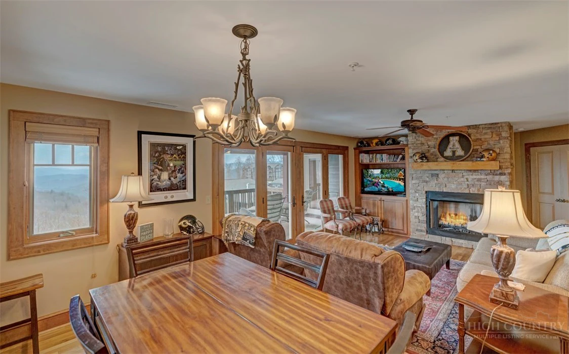 Image number 14 for the current listing