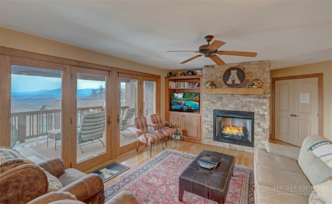 Image number 15 for the current listing