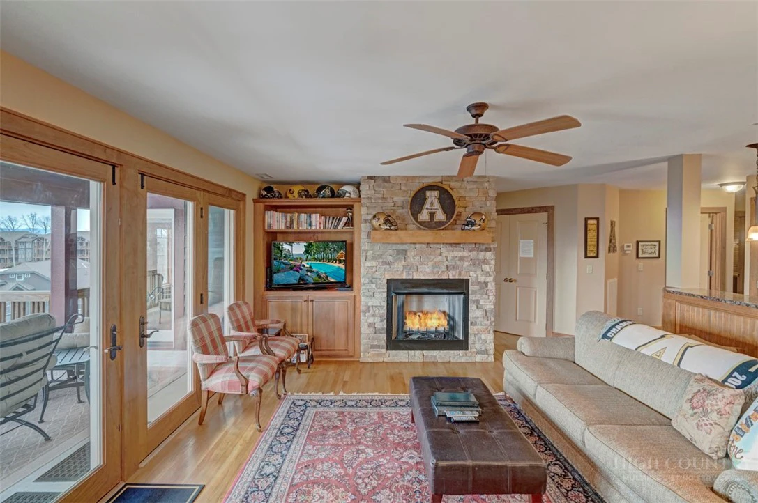 Image number 18 for the current listing