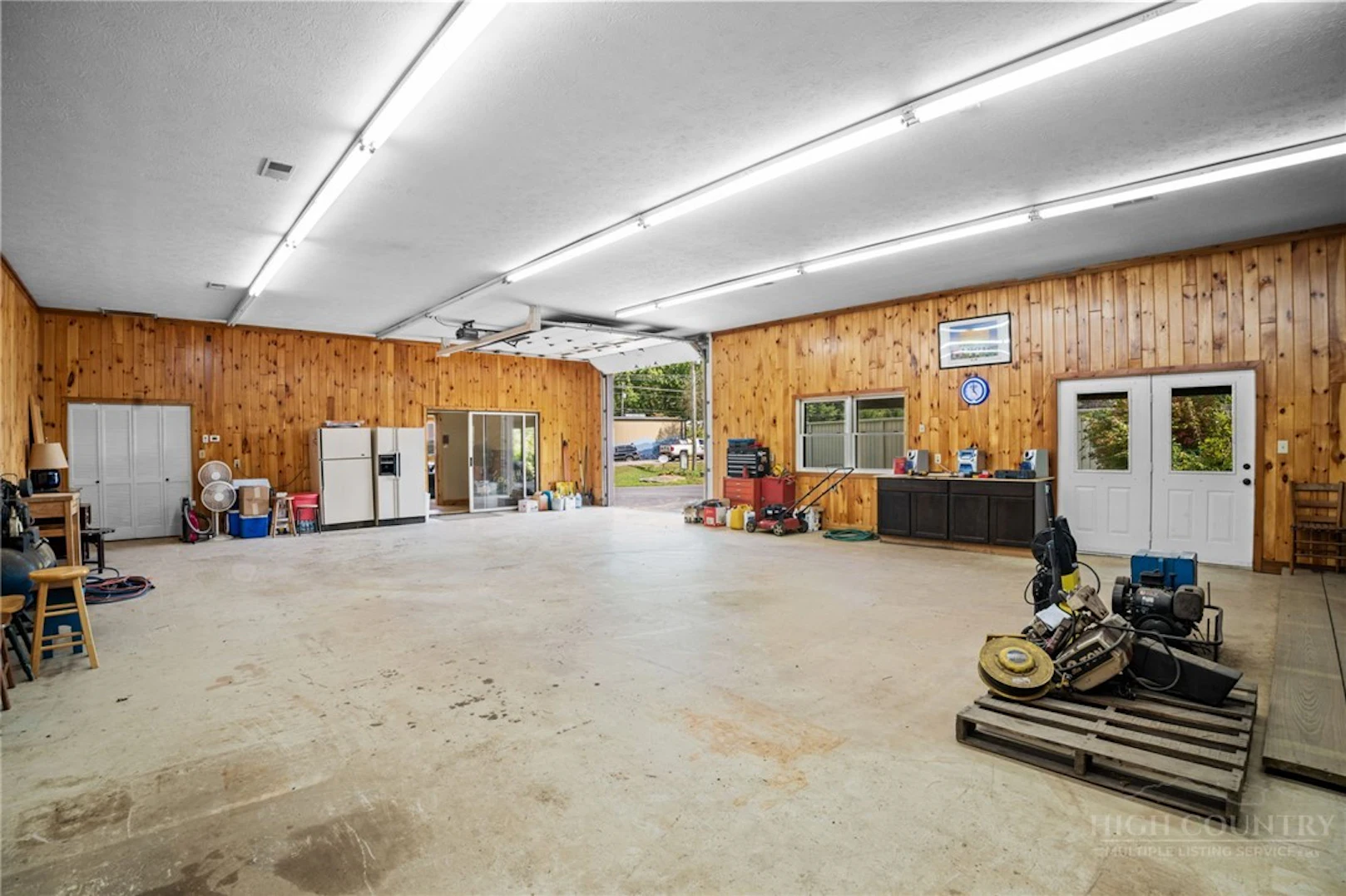 Image number 21 for the current listing