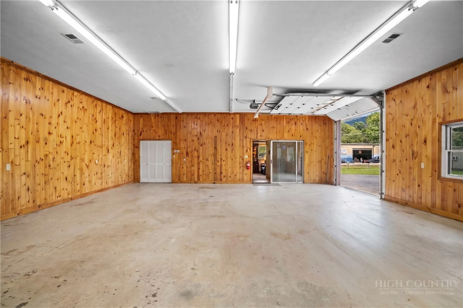 Image number 12 for the current listing
