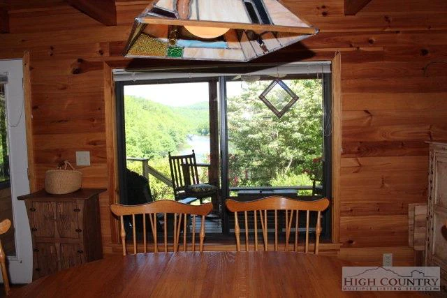 Image number 17 for the current listing