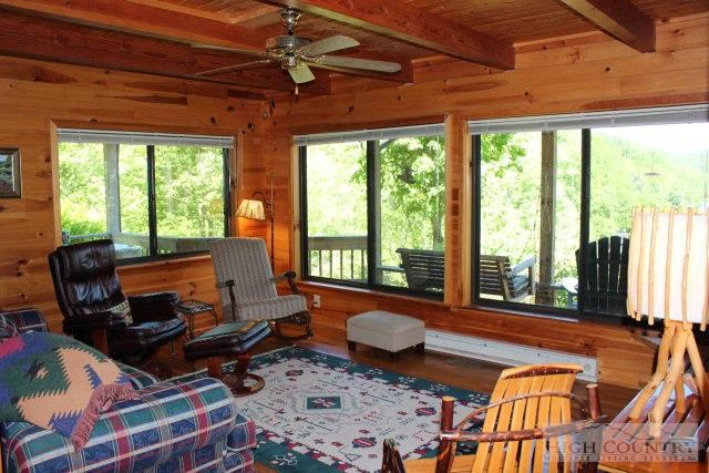 Image number 19 for the current listing