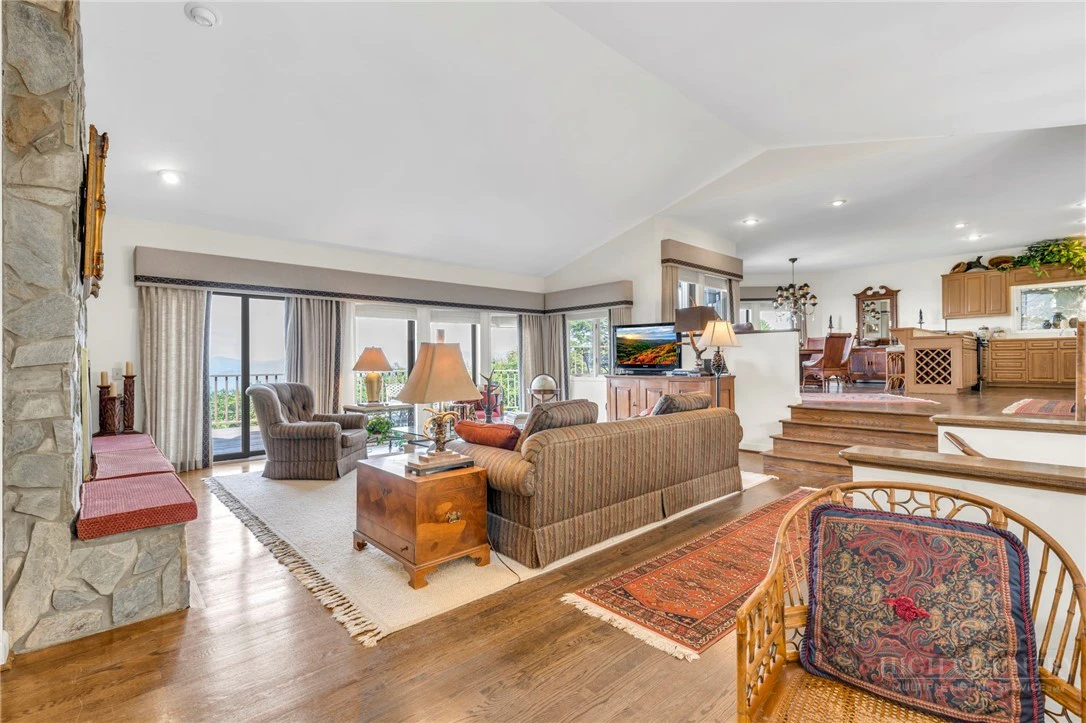 Image number 12 for the current listing