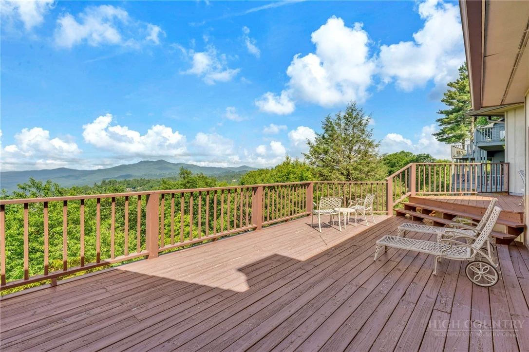 Image number 15 for the current listing