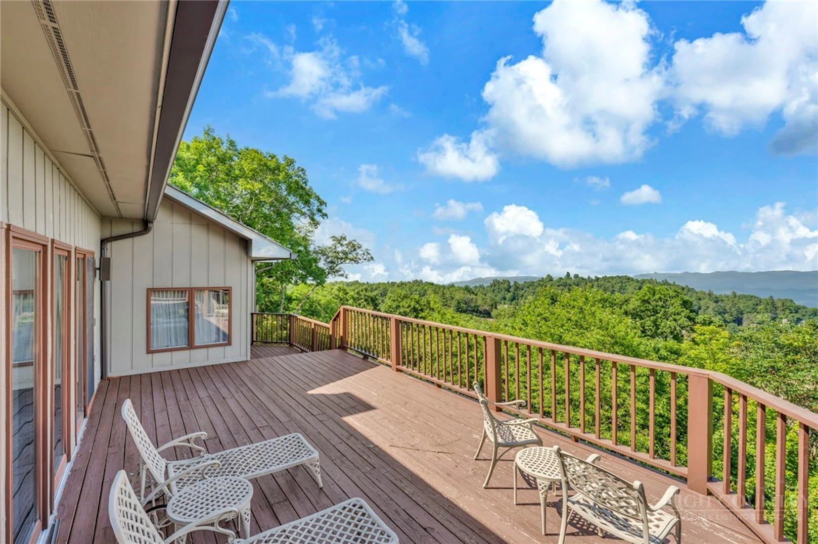 Image number 16 for the current listing