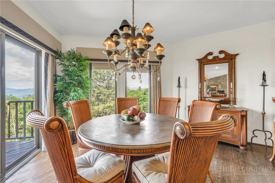 Image number 20 for the current listing