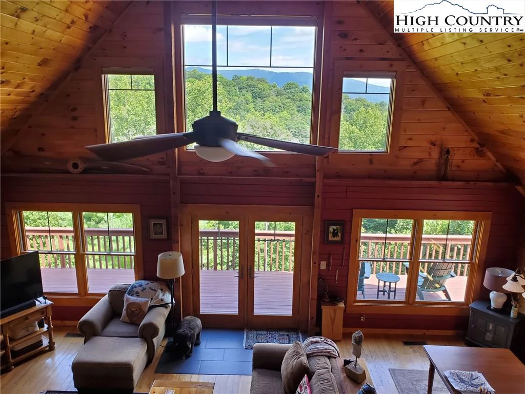 Image number 4 for the current listing