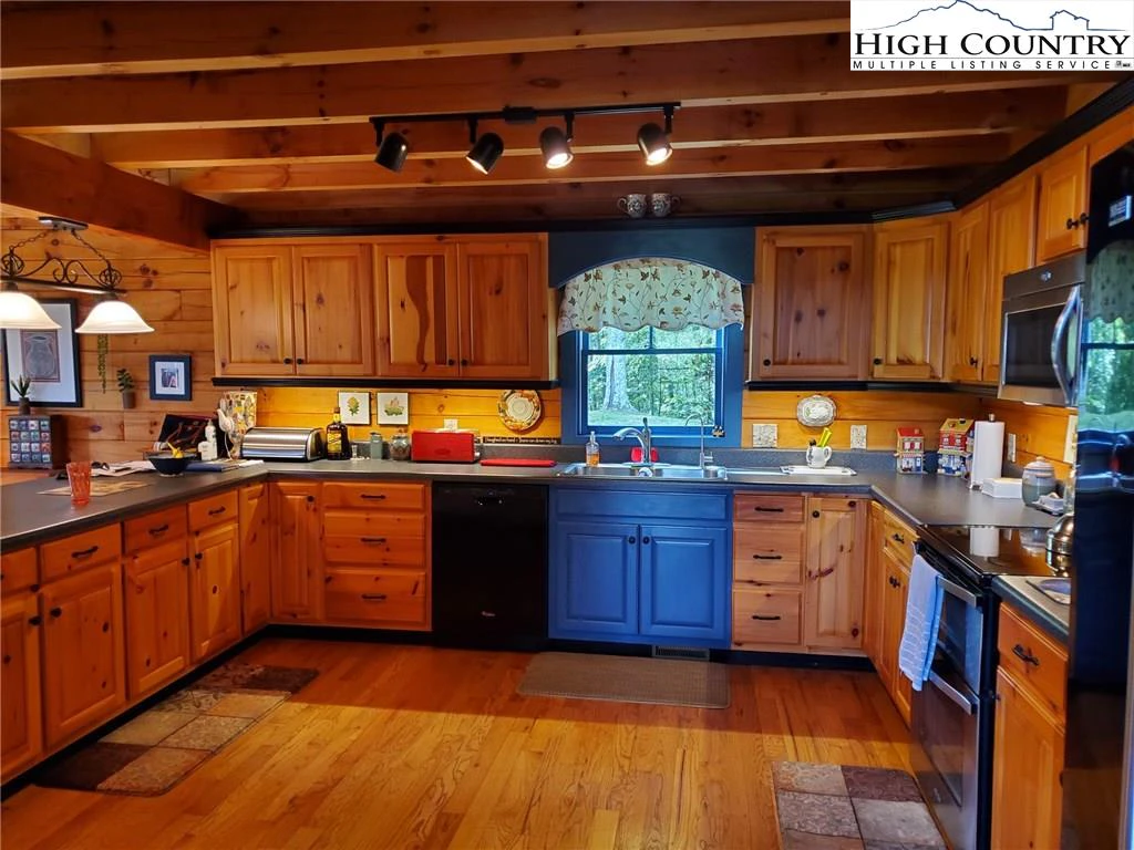 Image number 6 for the current listing