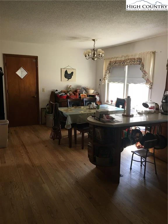 Image number 18 for the current listing