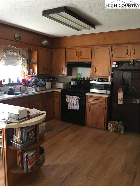 Image number 17 for the current listing