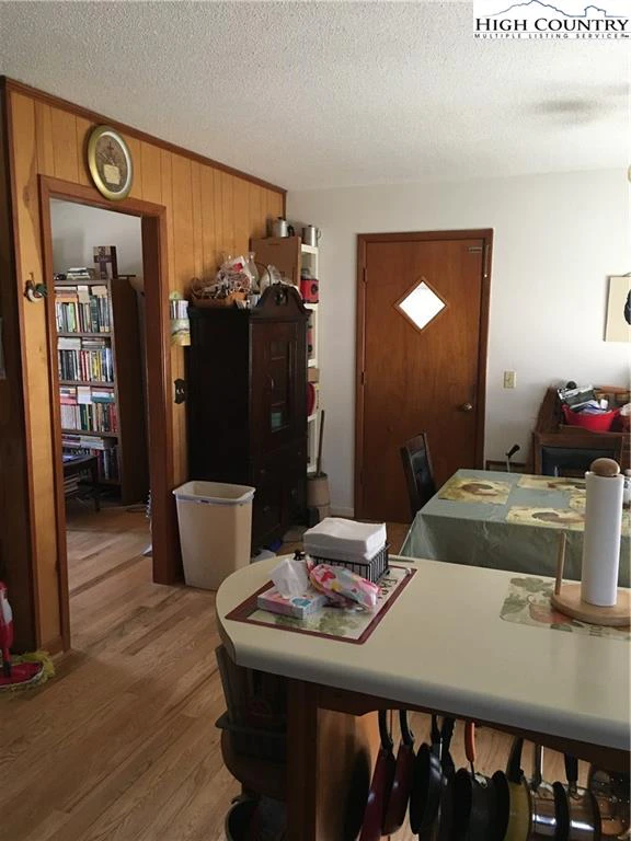 Image number 16 for the current listing