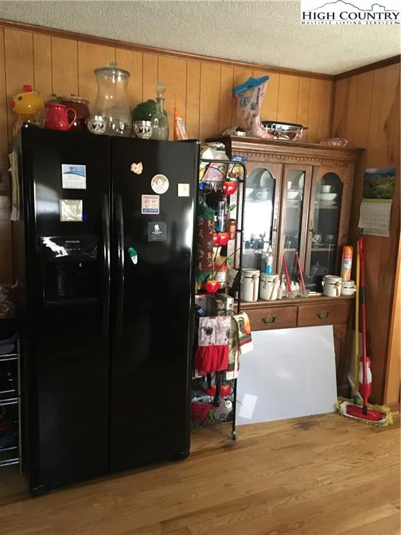 Image number 2 for the current listing