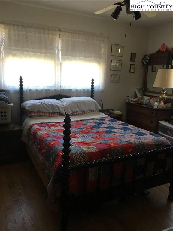 Image number 11 for the current listing