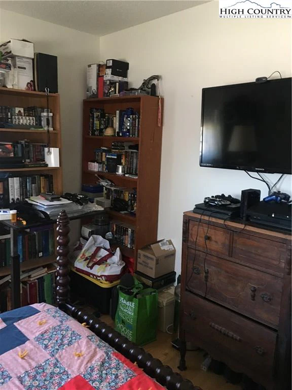 Image number 10 for the current listing
