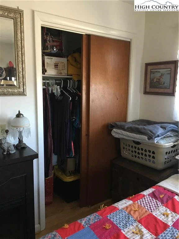Image number 8 for the current listing