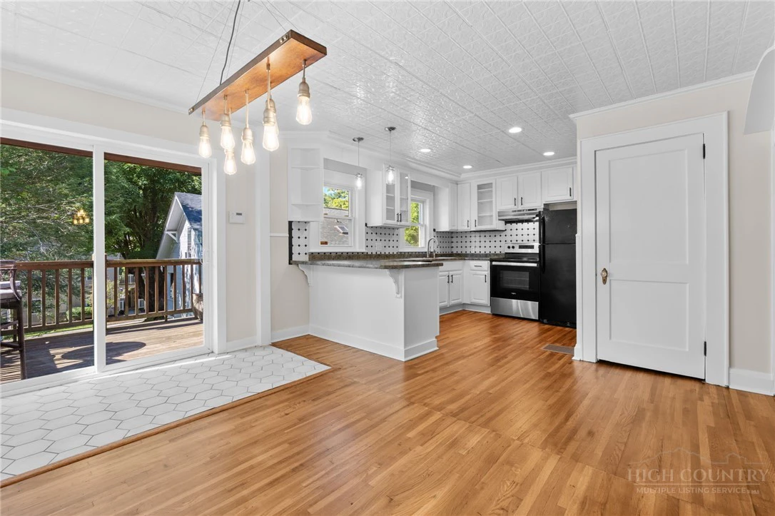 Image number 3 for the current listing