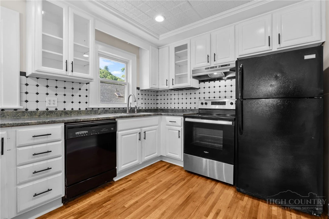 Image number 6 for the current listing