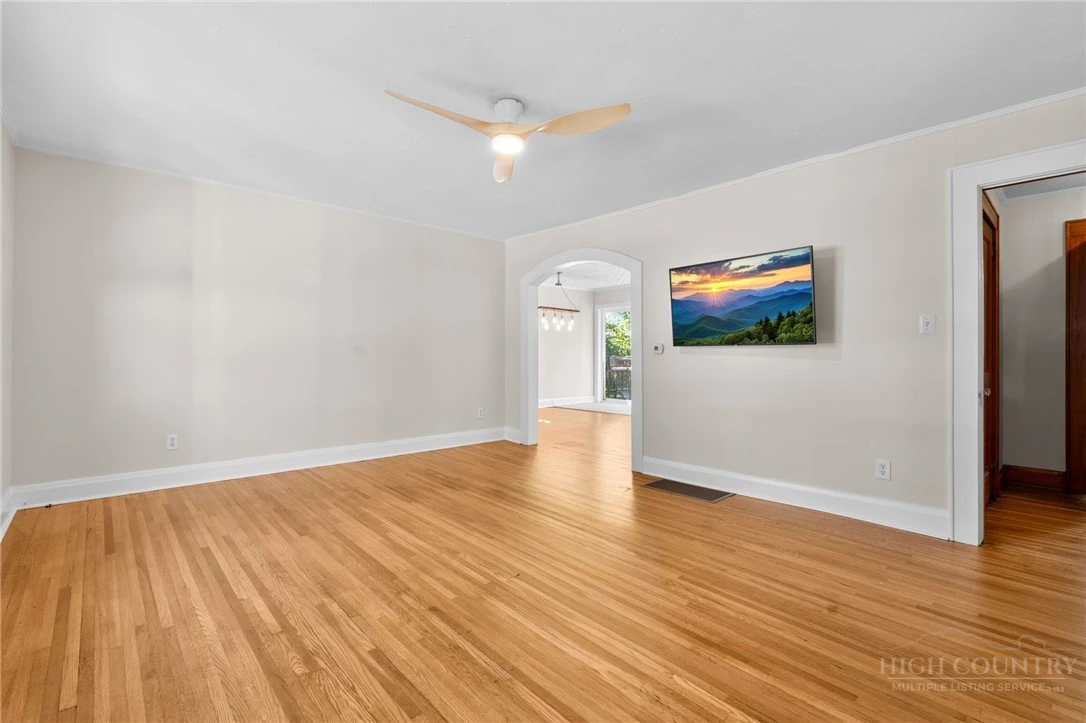 Image number 10 for the current listing