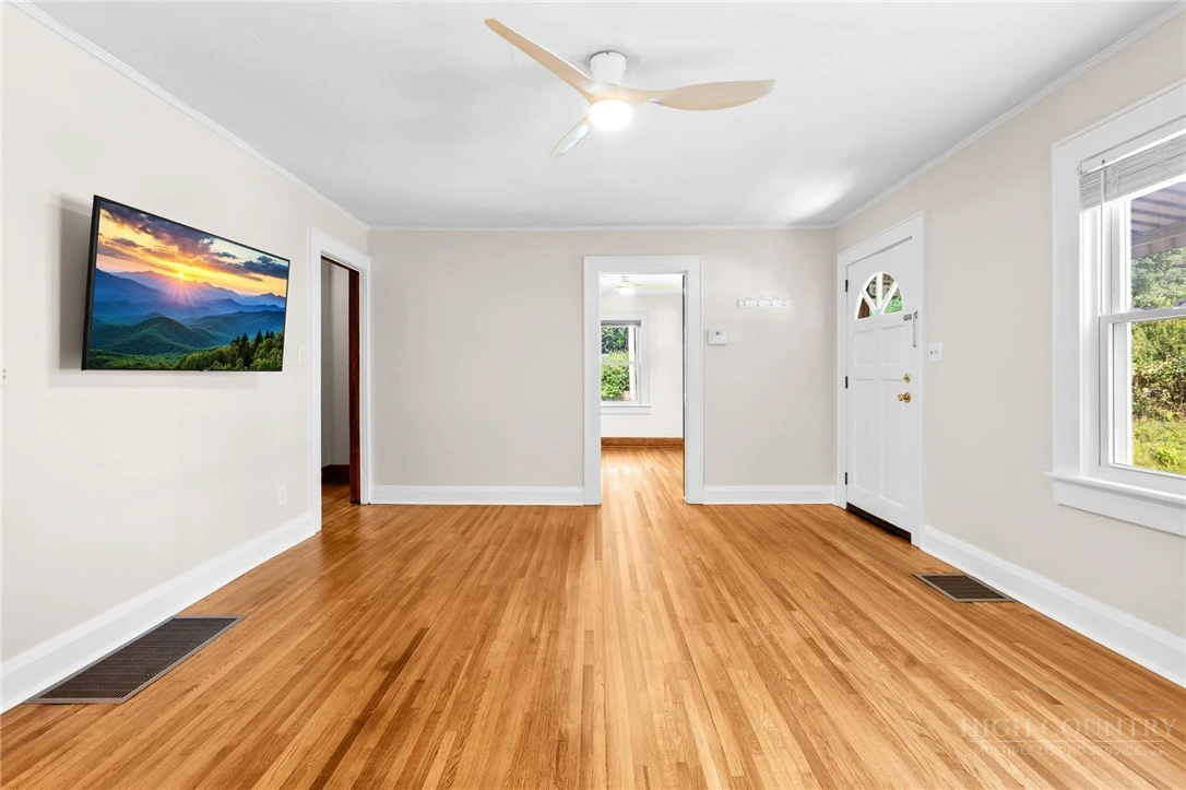 Image number 12 for the current listing