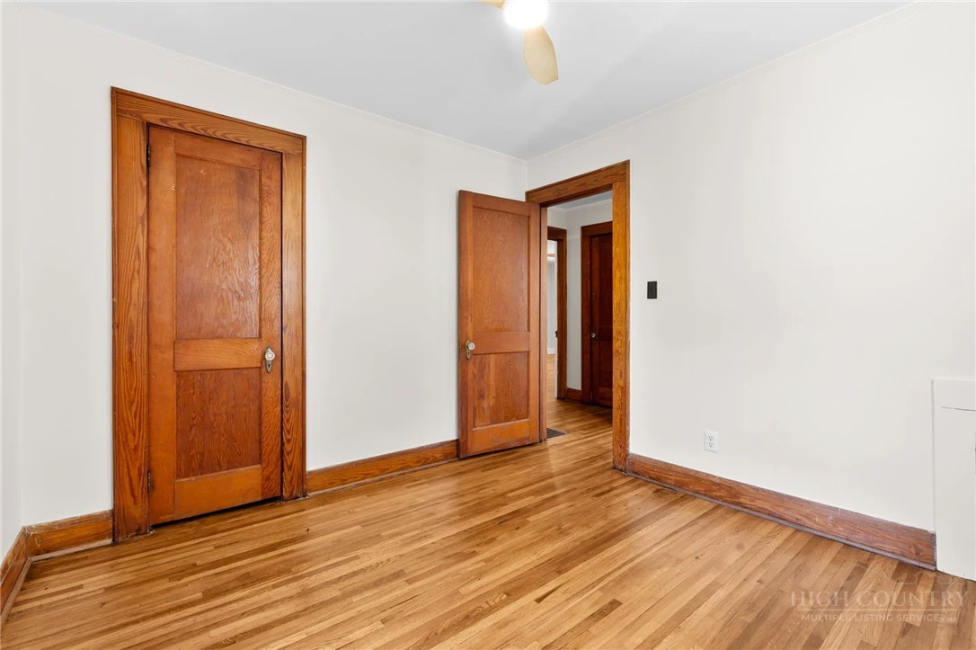 Image number 15 for the current listing