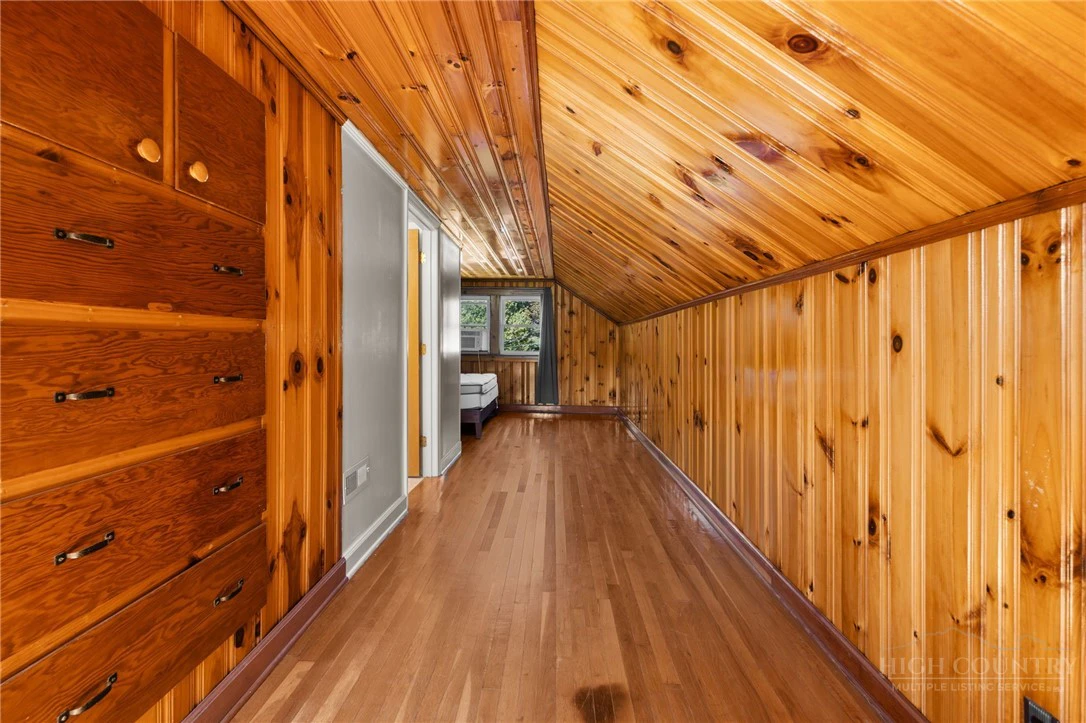 Image number 21 for the current listing