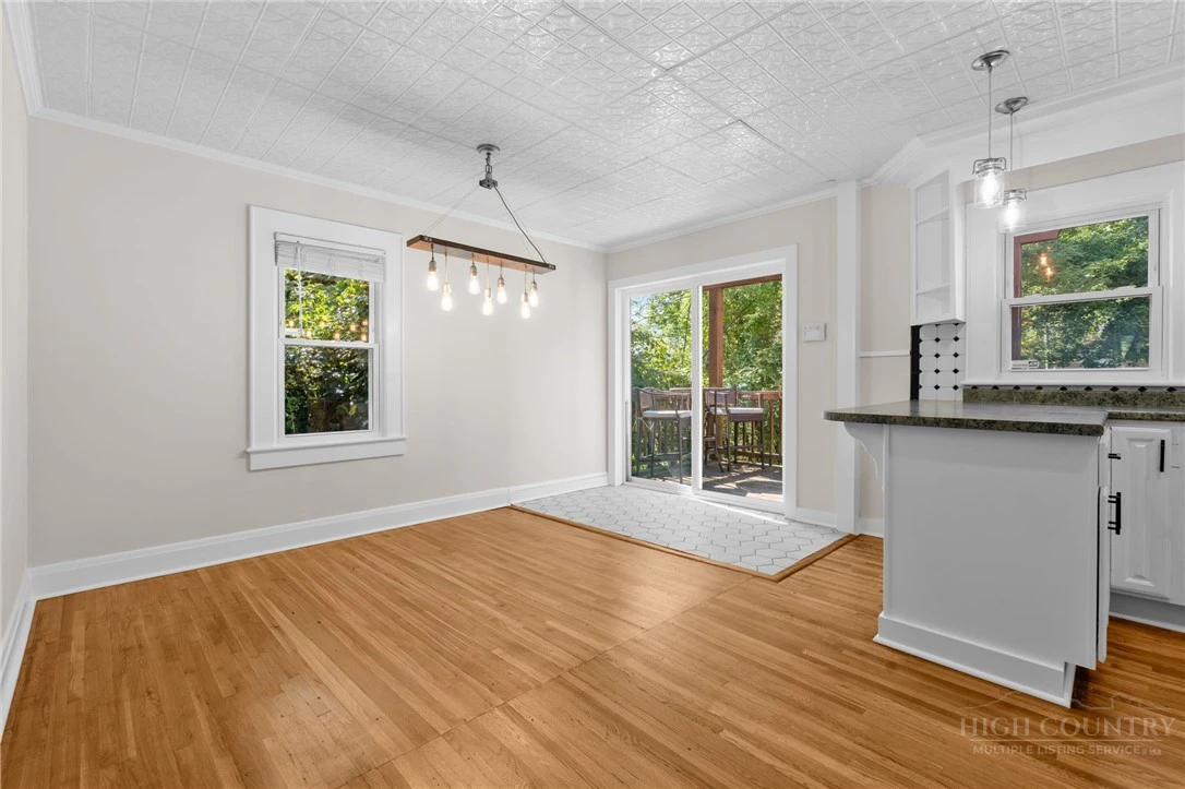 Image number 2 for the current listing