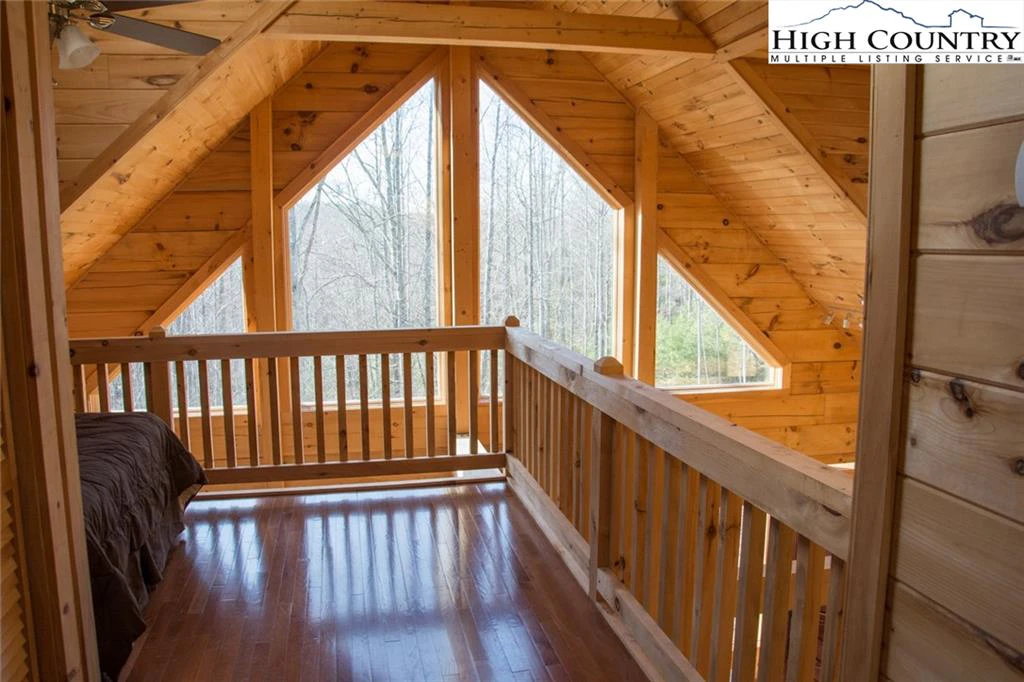 Image number 19 for the current listing