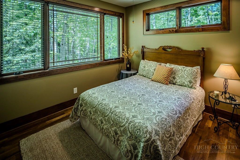 Image number 5 for the current listing
