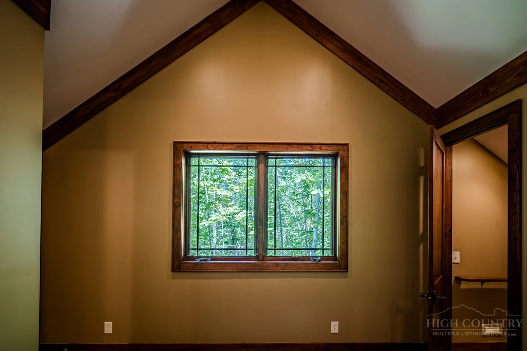 Image number 2 for the current listing