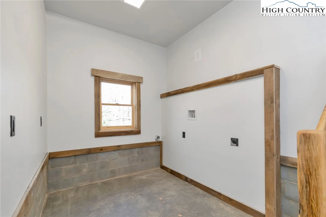 Image number 21 for the current listing