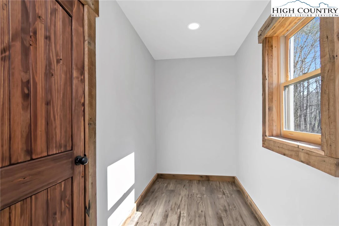 Image number 6 for the current listing