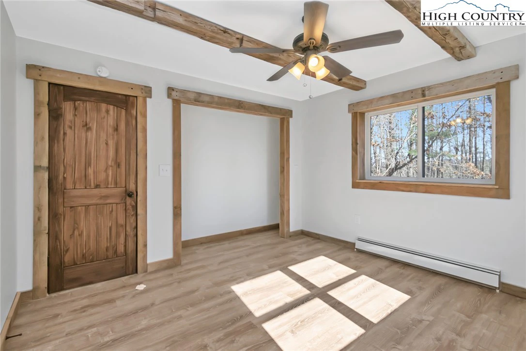 Image number 11 for the current listing