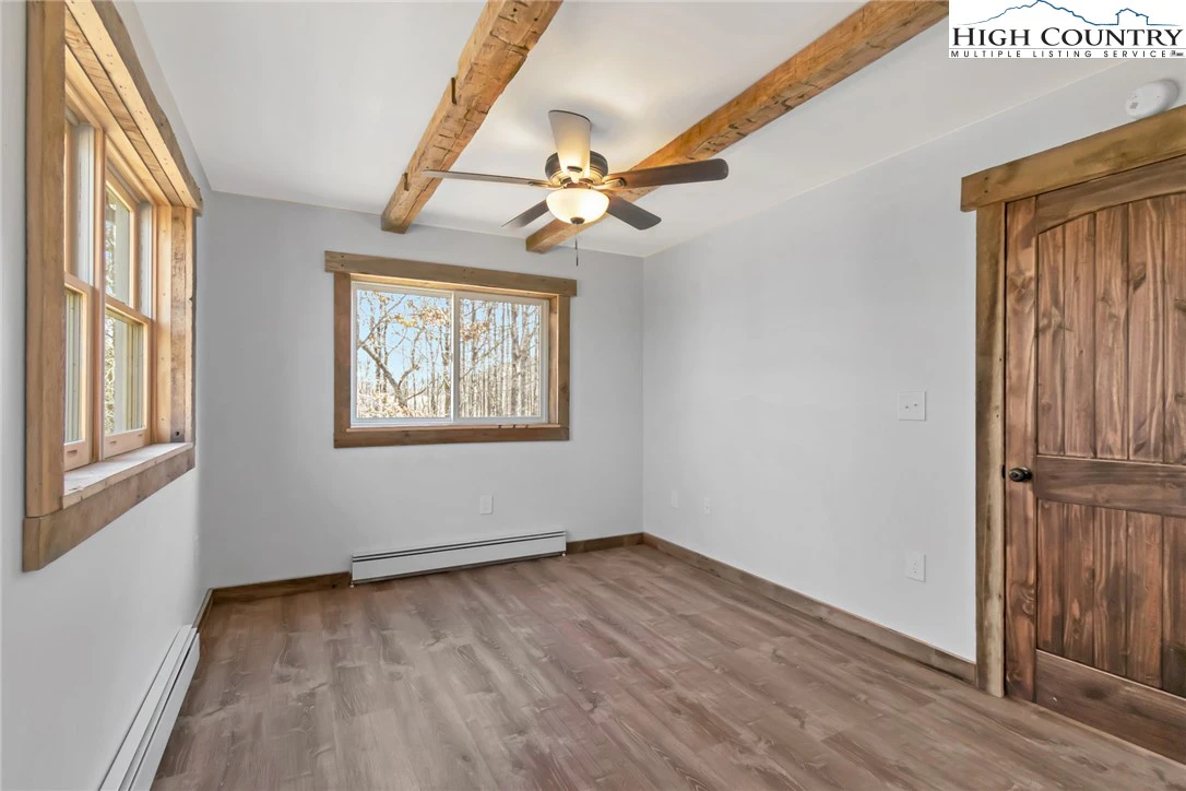 Image number 16 for the current listing