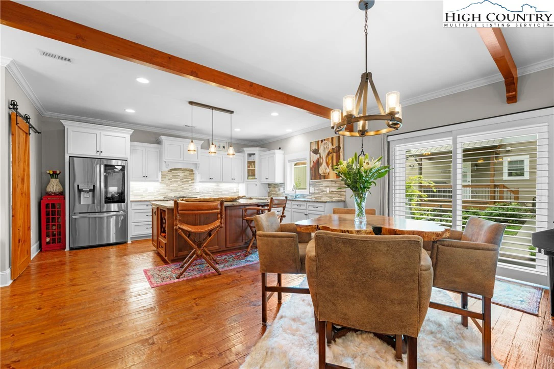 Image number 1 for the current listing