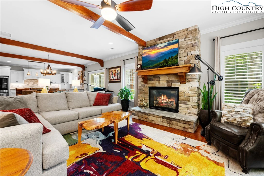 Image number 14 for the current listing